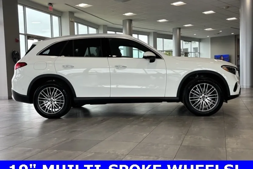 2025 Mercedes Benz GLC 300 4MATIC photo 1