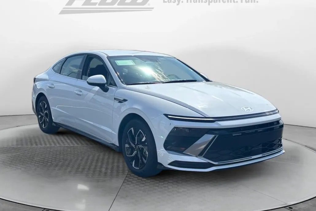 2025 Hyundai Sonata SEL photo 1