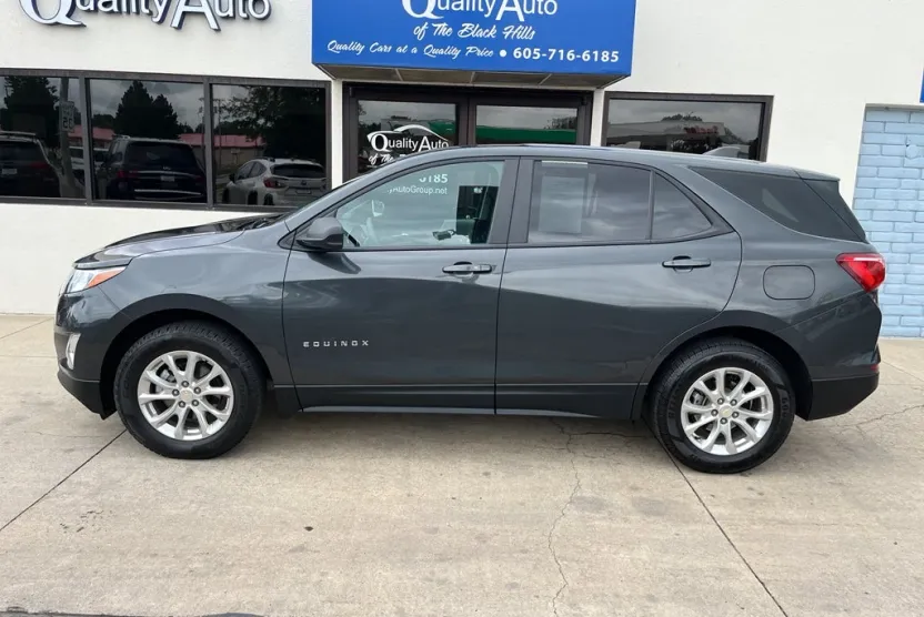 2021 Chevrolet Equinox LS photo 1
