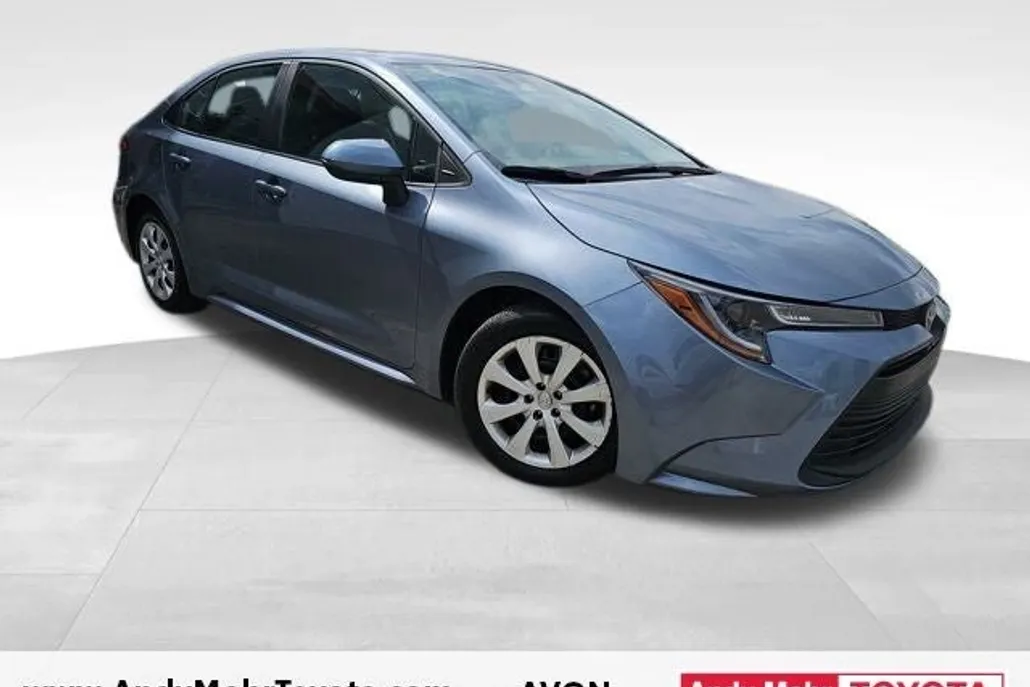 2024 Toyota Corolla LE photo 1