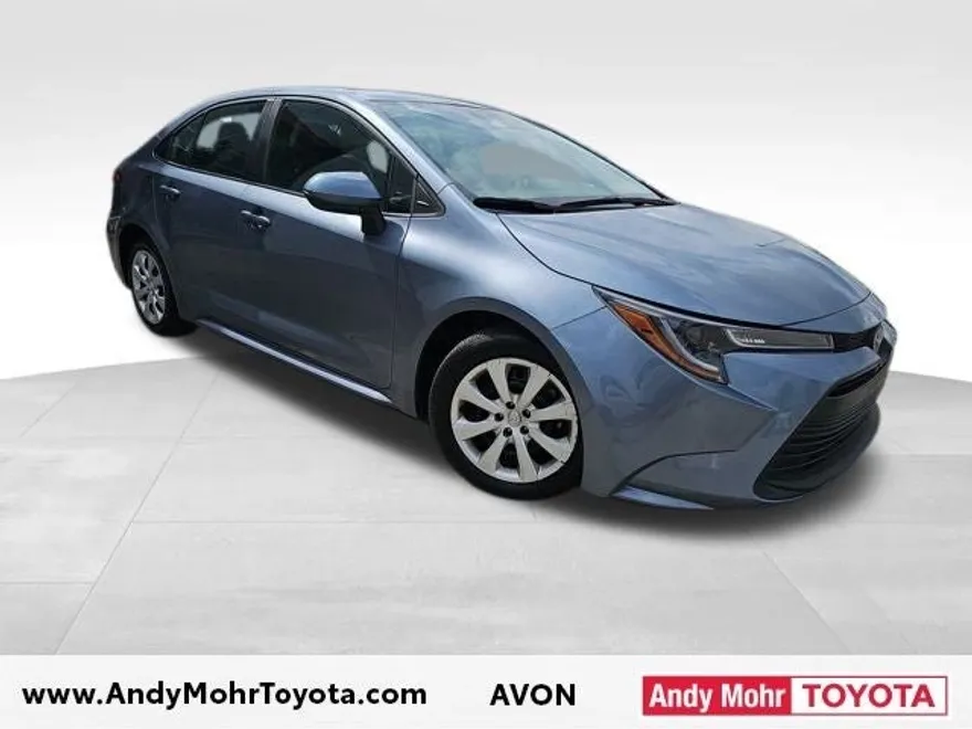 2024 Toyota Corolla LE photo 1