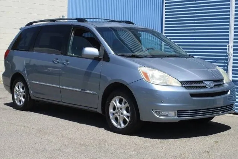 2004 Toyota Sienna XLE Limited photo 1