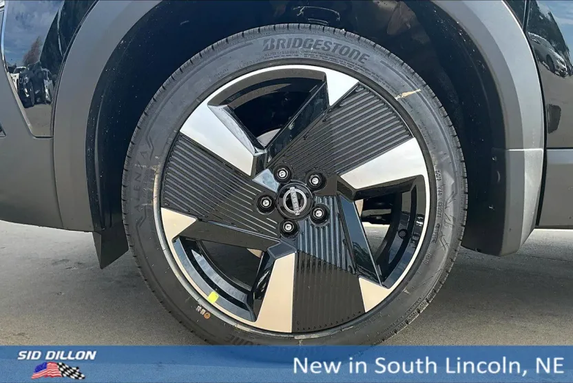 2025 Nissan Kicks SR photo 1