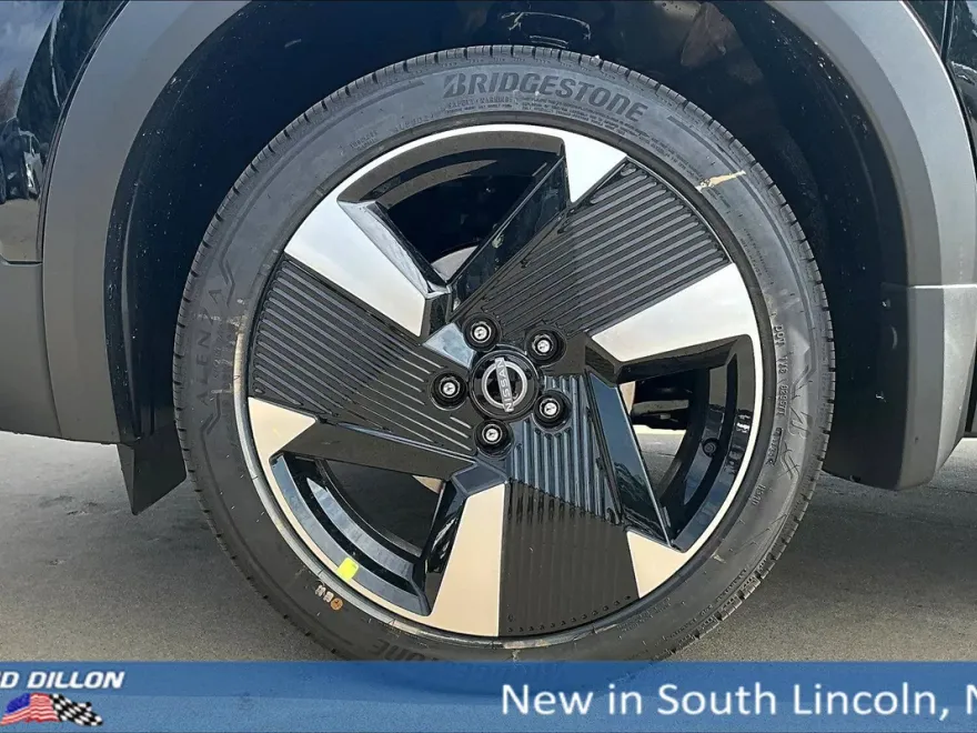 2025 Nissan Kicks SR photo 1