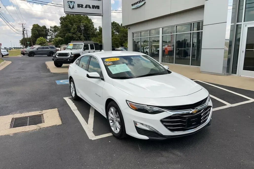 2023 Chevrolet Malibu 1LT photo 1
