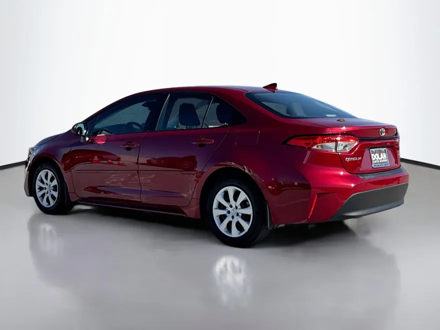 2024 Toyota Corolla LE photo 1