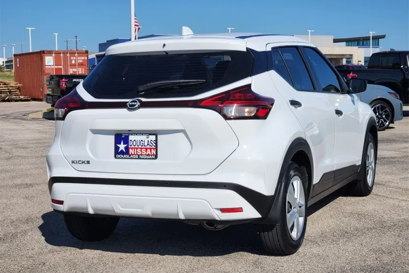 2024 Nissan Kicks S photo 1