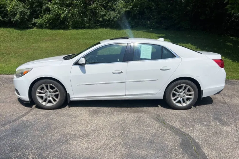 2014 Chevrolet Malibu 1LT photo 1