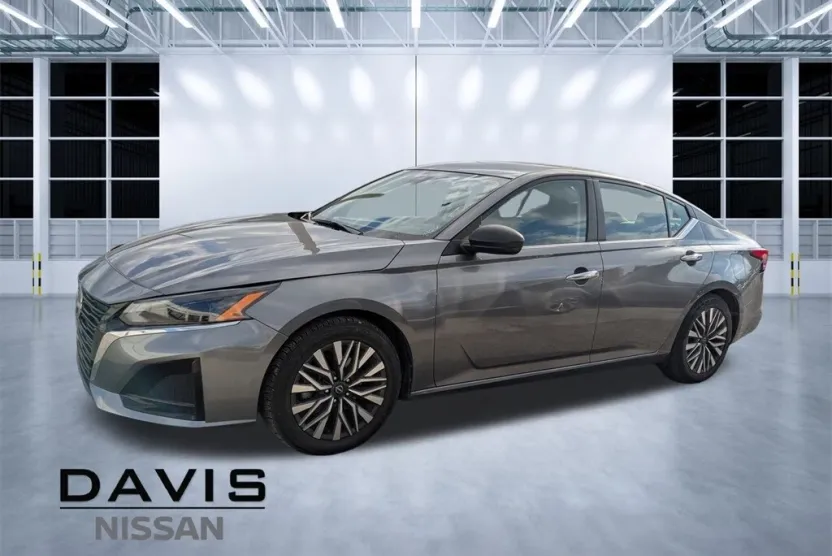 2024 Nissan Altima 2.5 SV photo 1