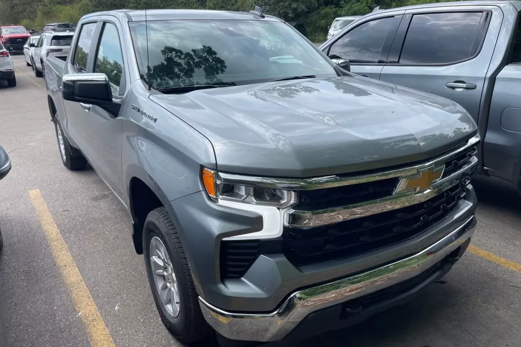 2025 Chevrolet Silverado 1500 LT1 photo 1