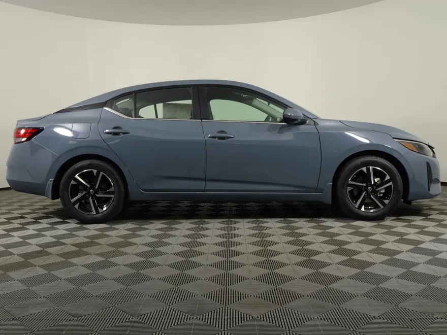 2025 Nissan Sentra SV photo 1