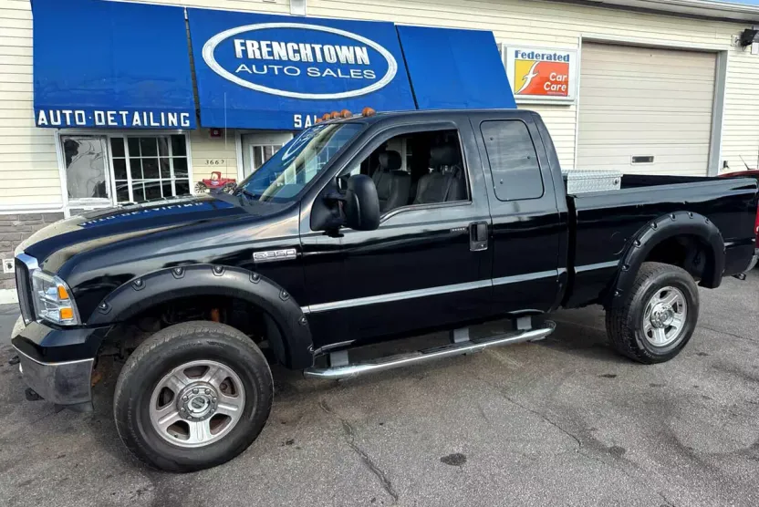2005 Ford F-350 XLT photo 1