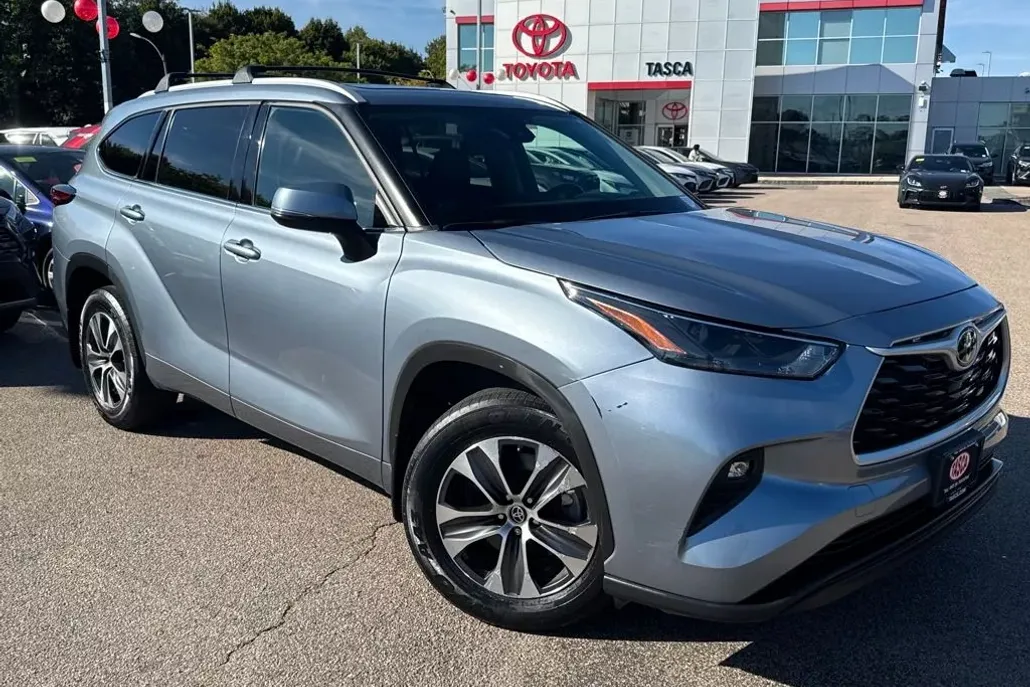2022 Toyota Highlander XLE photo 1