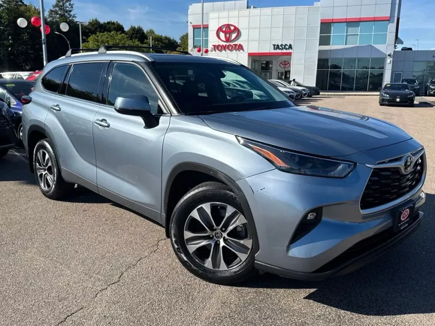 2022 Toyota Highlander XLE photo 1
