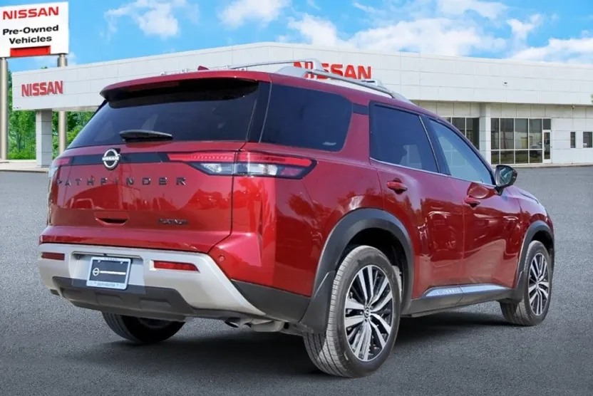 2024 Nissan Pathfinder Platinum photo 1