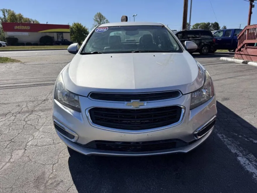 2016 Chevrolet Cruze photo 1