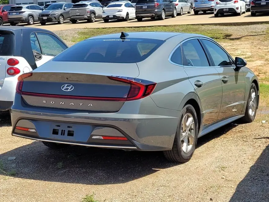 2022 Hyundai Sonata SE photo 1
