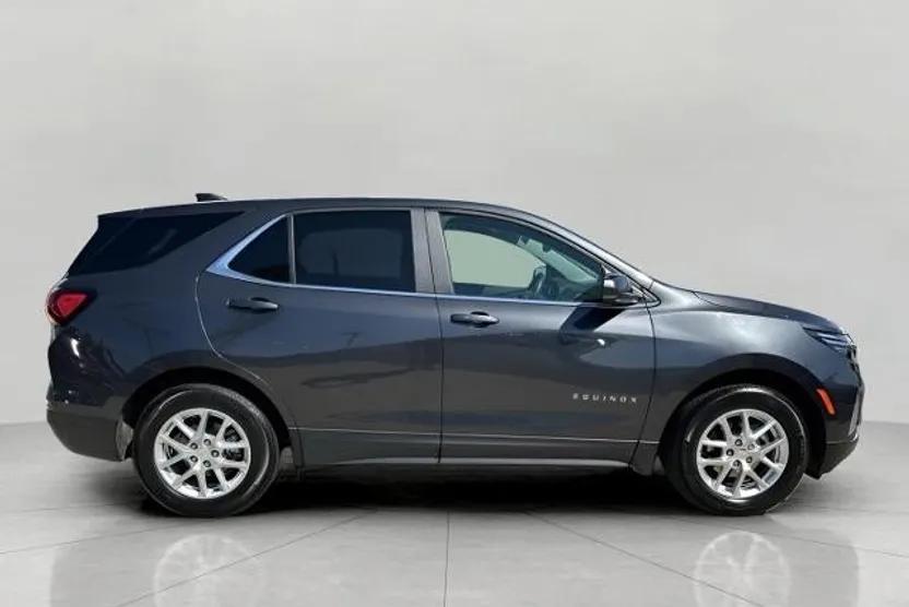 2023 Chevrolet Equinox LT photo 1