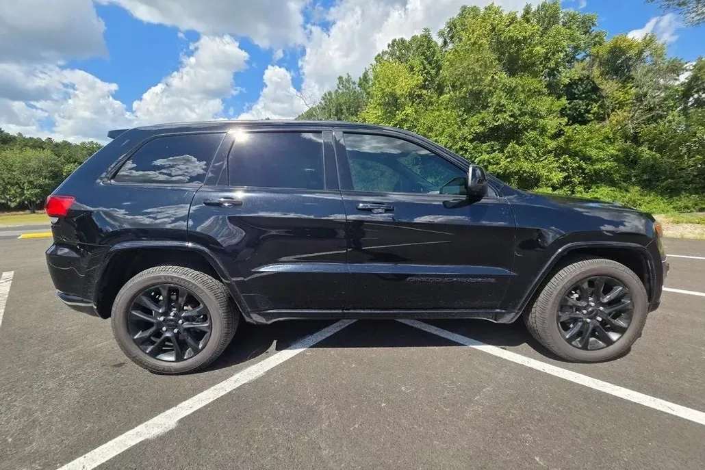 2020 Jeep Grand Cherokee Altitude photo 1