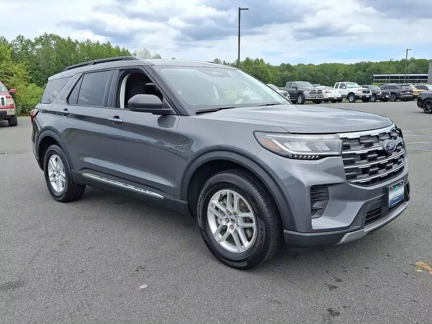 2025 Ford Explorer photo 1