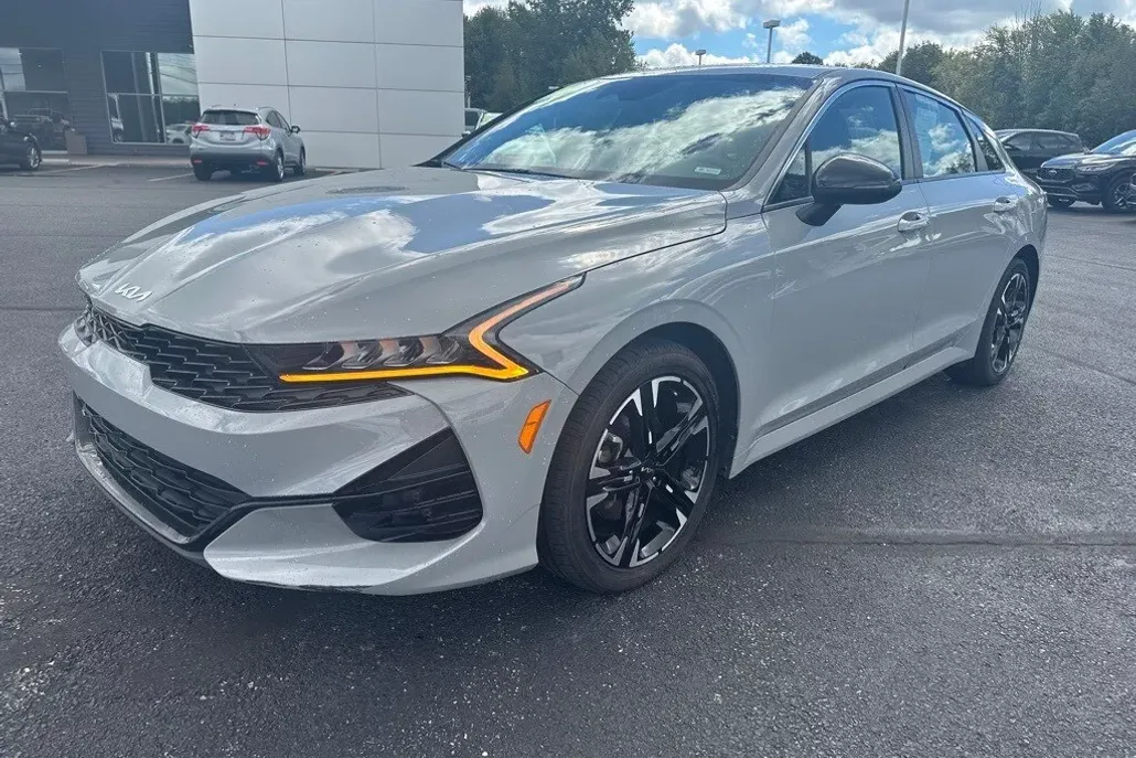 2023 Kia K5 GT-Line photo 1