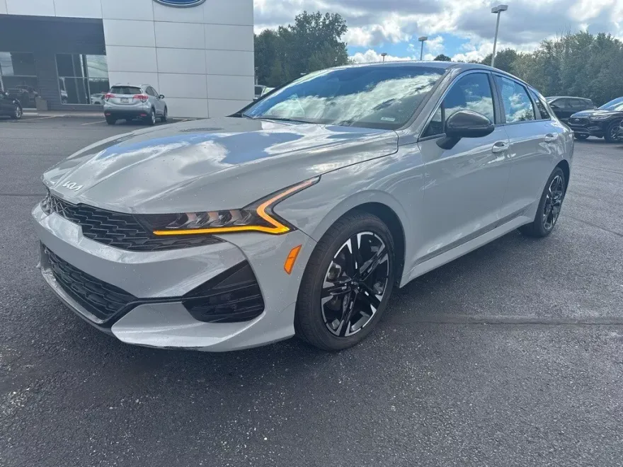 2023 Kia K5 GT-Line photo 1
