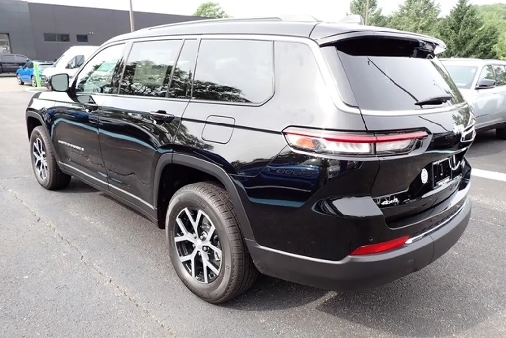 2025 Jeep Grand Cherokee Limited photo 1