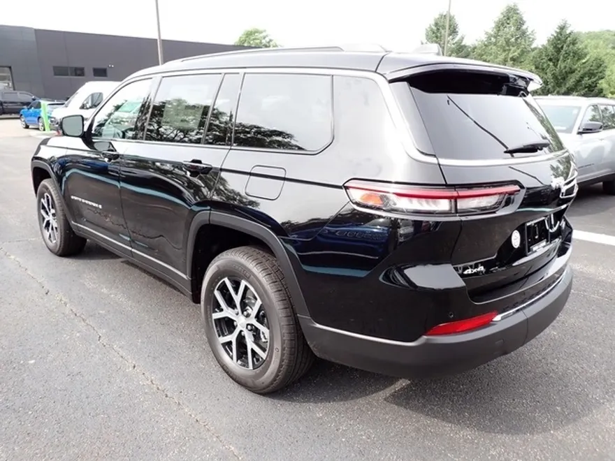 2025 Jeep Grand Cherokee Limited photo 1