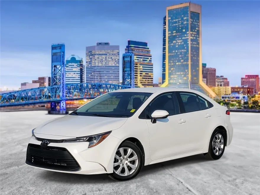 2025 Toyota Corolla LE photo 1
