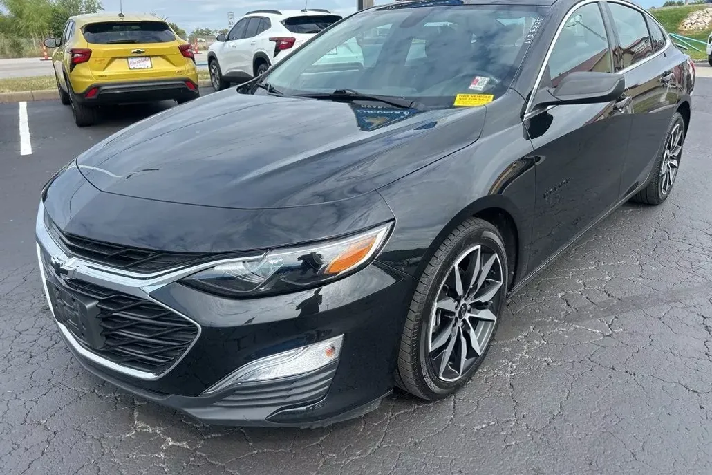 2022 Chevrolet Malibu RS photo 1