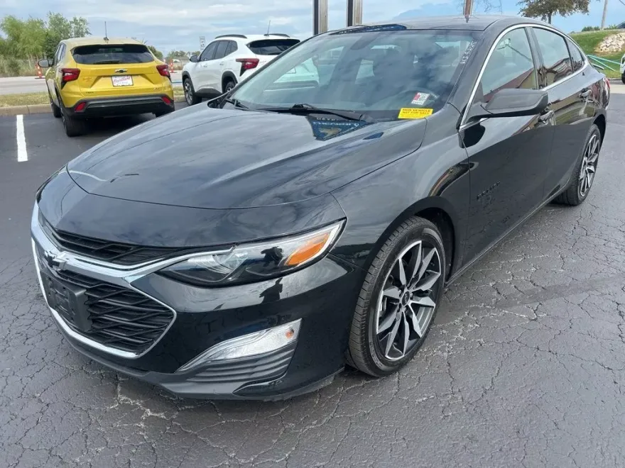 2022 Chevrolet Malibu RS photo 1