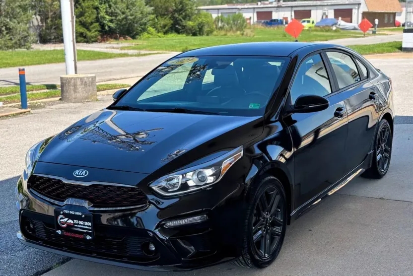 2021 Kia Forte GT-Line photo 1