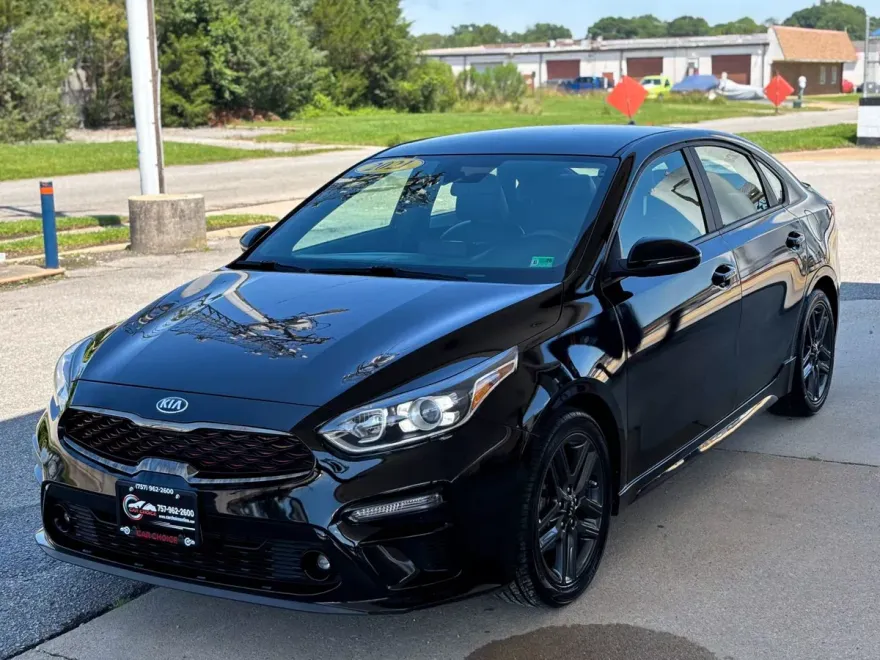 2021 Kia Forte GT-Line photo 1