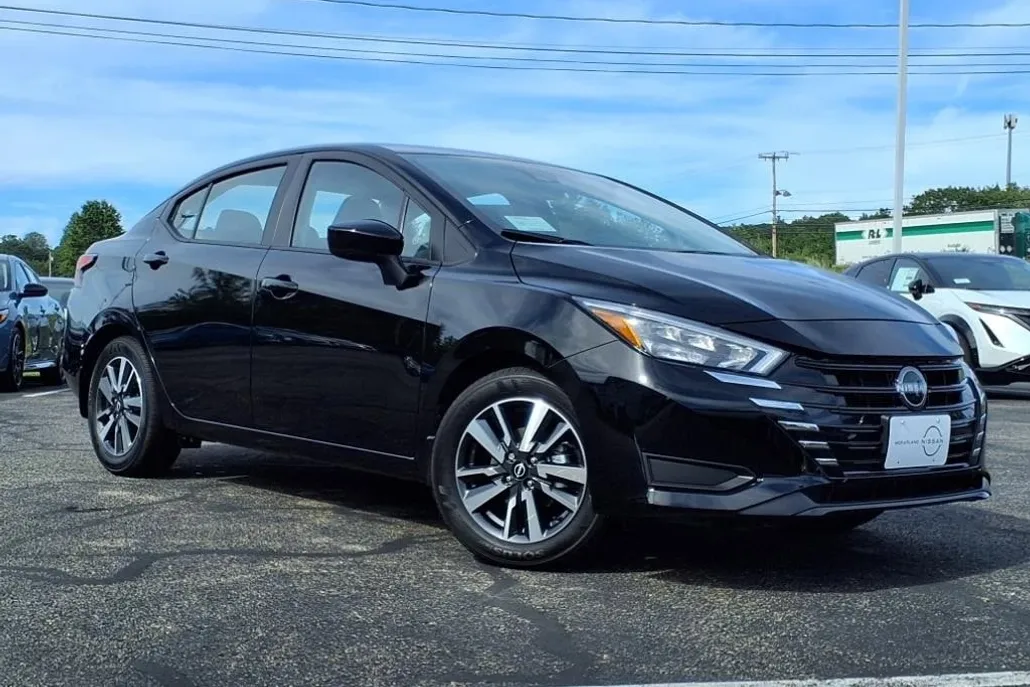 2025 Nissan Versa 1.6 SV photo 1