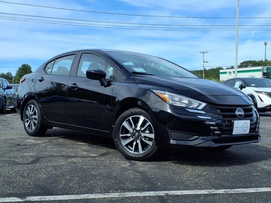 2025 Nissan Versa 1.6 SV photo 1