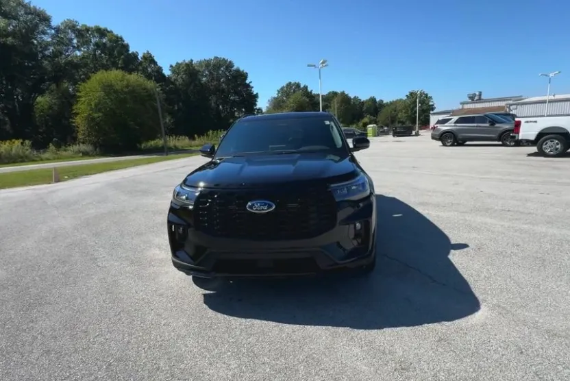 2025 Ford Explorer ST-Line photo 1