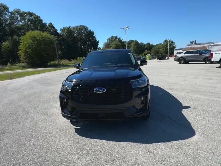 2025 Ford Explorer ST-Line photo 1