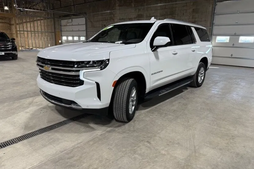 2023 Chevrolet Suburban LT photo 1