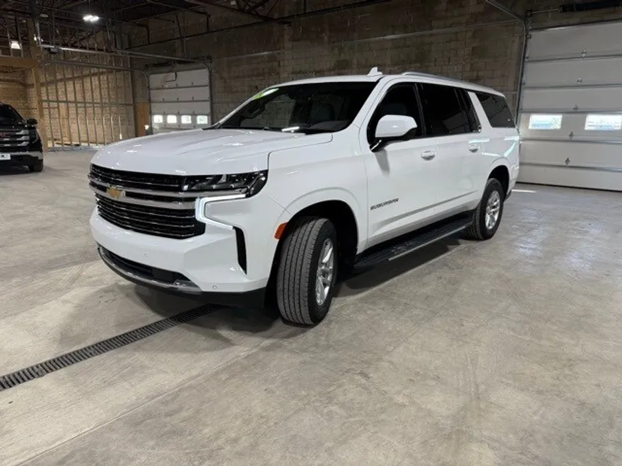 2023 Chevrolet Suburban LT photo 1