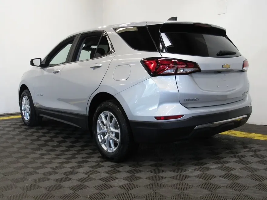 2022 Chevrolet Equinox LT photo 1