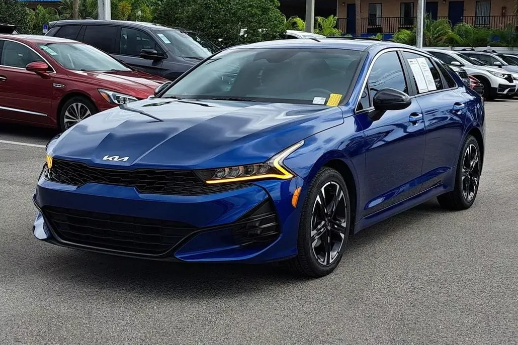 2023 Kia K5 GT-Line photo 1