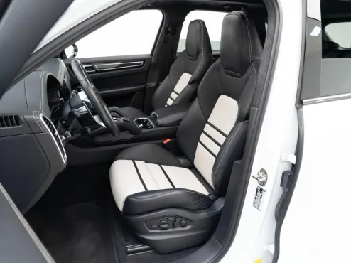 2022 Porsche Cayenne GTS photo 4