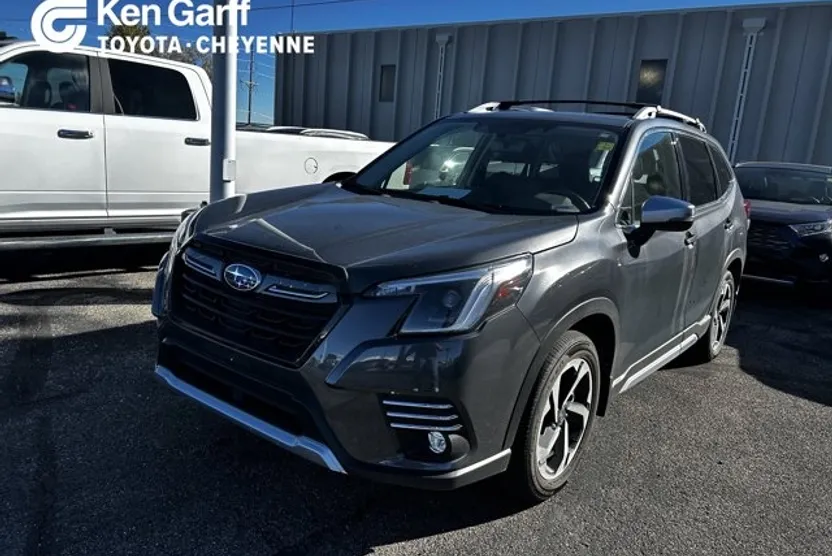 2023 Subaru Forester Touring photo 1