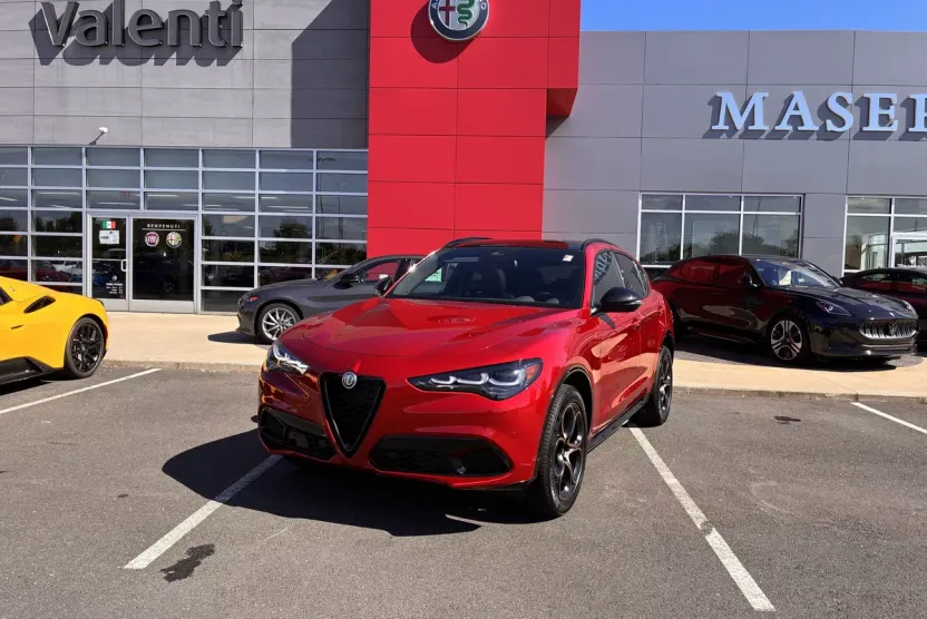 2025 Alfa Romeo Stelvio Sprint Base photo 1