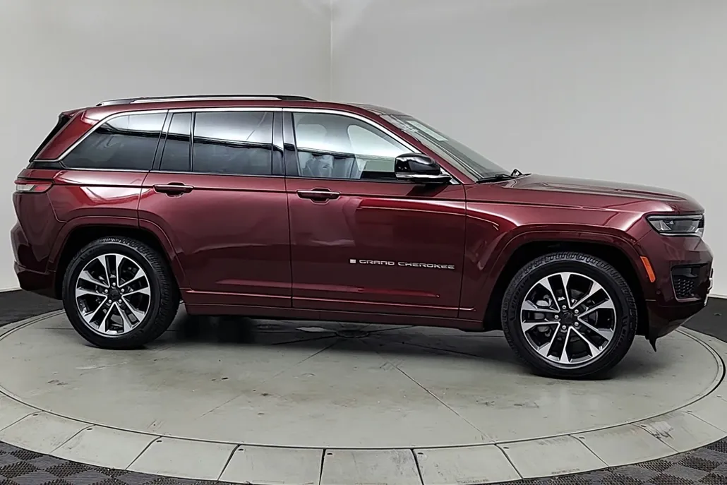 2022 Jeep Grand Cherokee Overland photo 1