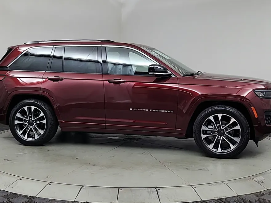 2022 Jeep Grand Cherokee Overland photo 1