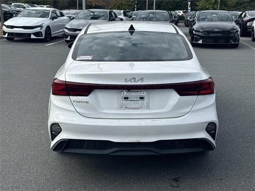 2023 Kia Forte LXS photo 1