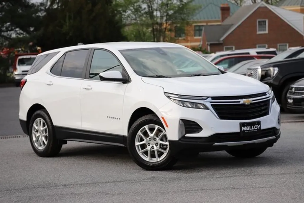 2023 Chevrolet Equinox LT photo 1