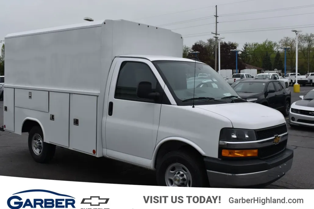 2024 Chevrolet Express Cutaway 3500 photo 1