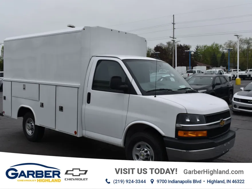2024 Chevrolet Express Cutaway 3500 photo 1